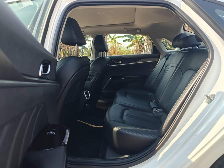 Kia K5 2021 car image #17