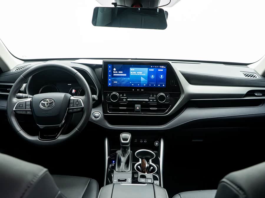 Toyota Highlander 2024 car image #17