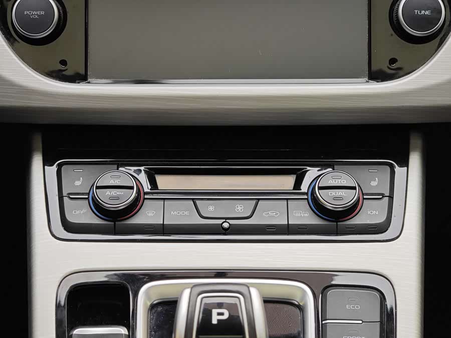 GEELY Boyue 2023 car image #17