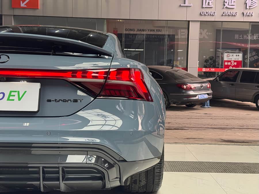 Audi e-tron GT 2024 image de voiture #17