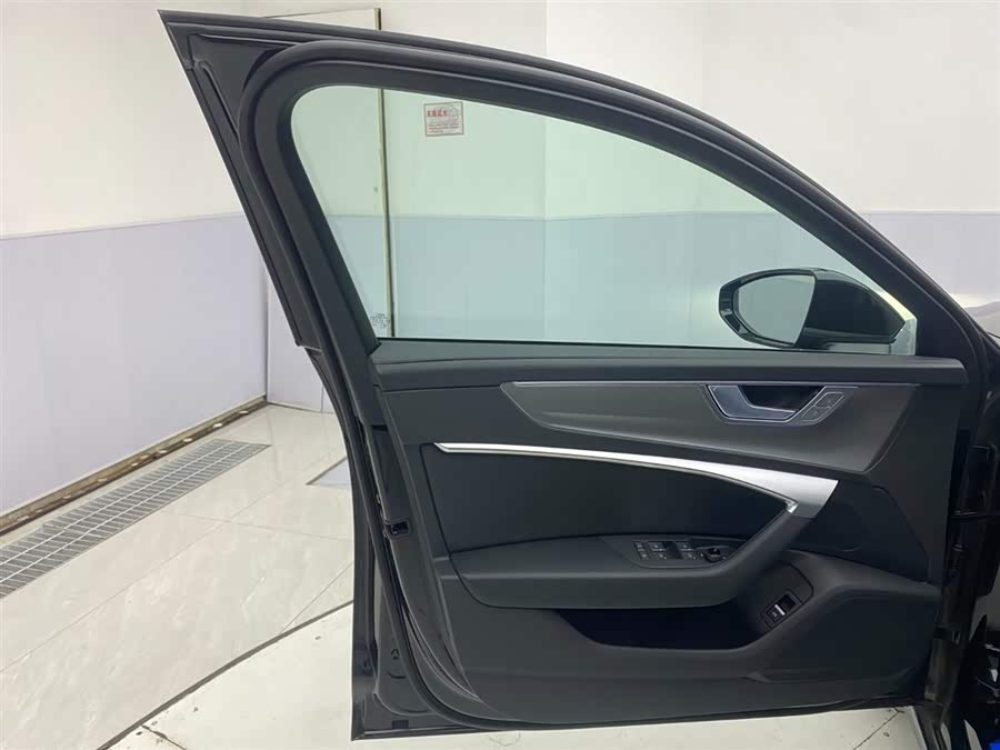 Audi A6L car image #17