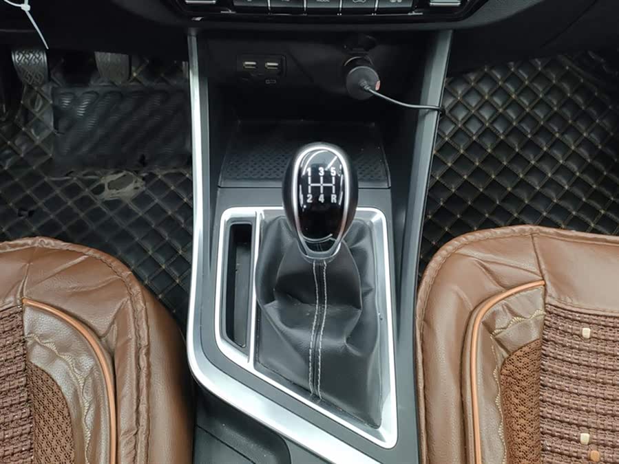 GEELY Vision X3 2019 immagine di auto #17