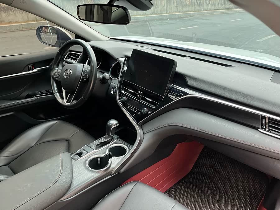 Toyota Camry 2023 car image #17