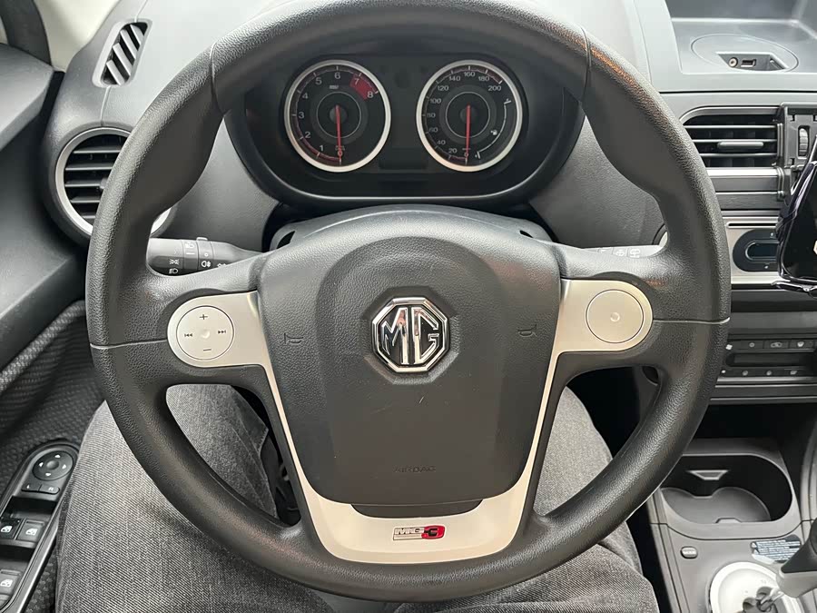 MG 3 2015 car image #17