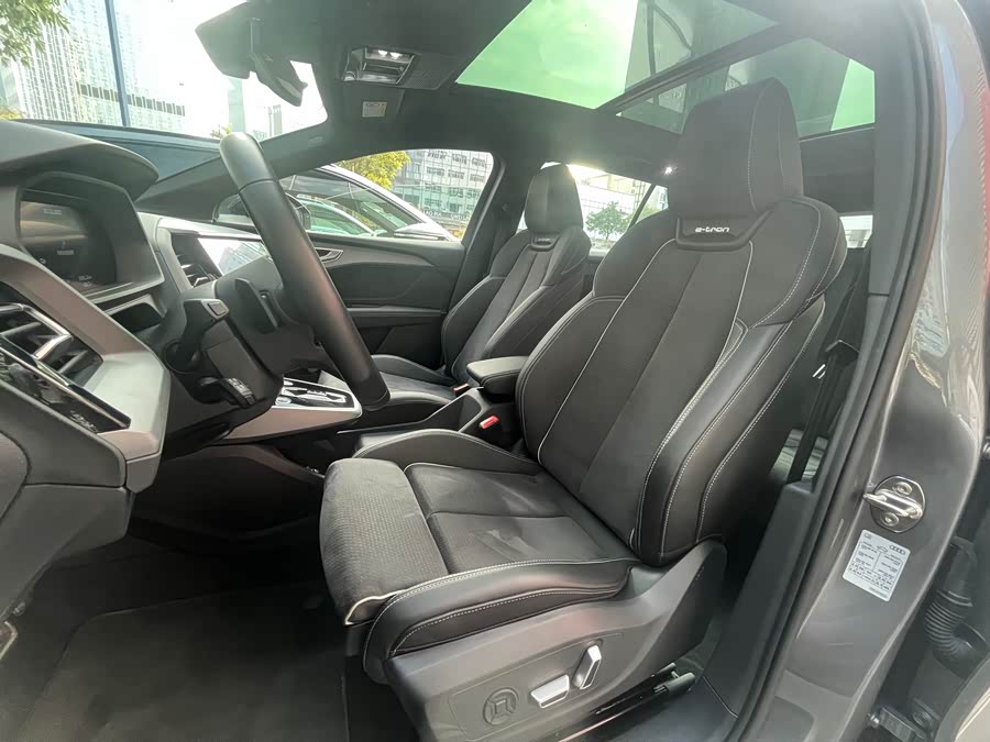 Audi Q5 e-tron 2024 صورة سيارة #17