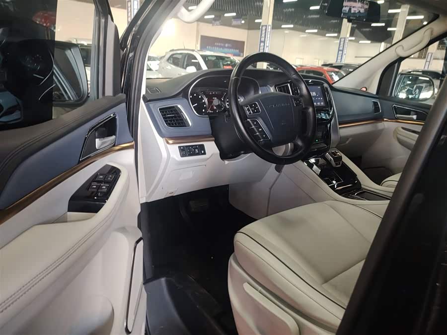 Forthing M7 2023 صورة سيارة #17