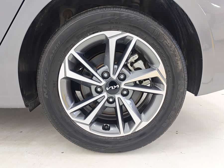 Kia K3 2023 car image #17