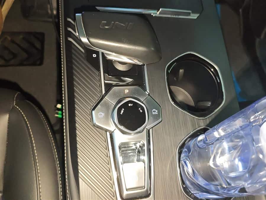 Changan UNI-K iDD 2023 immagine di auto #17