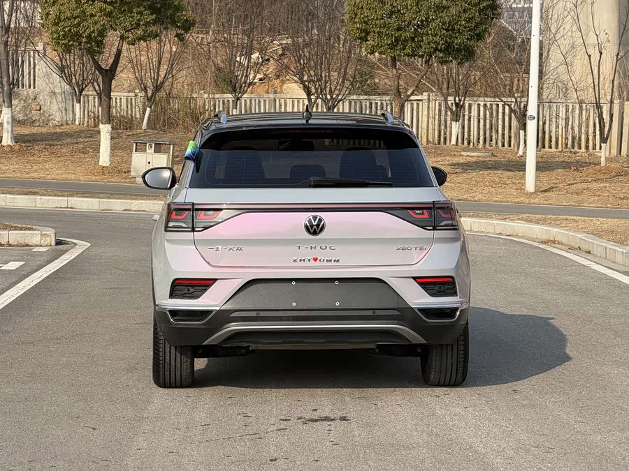 Volkswagen T-Roc 2023 car image #17