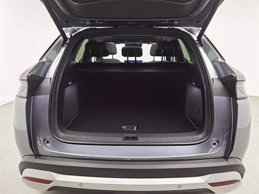 BYD SongL DM-i 2025 car image #17