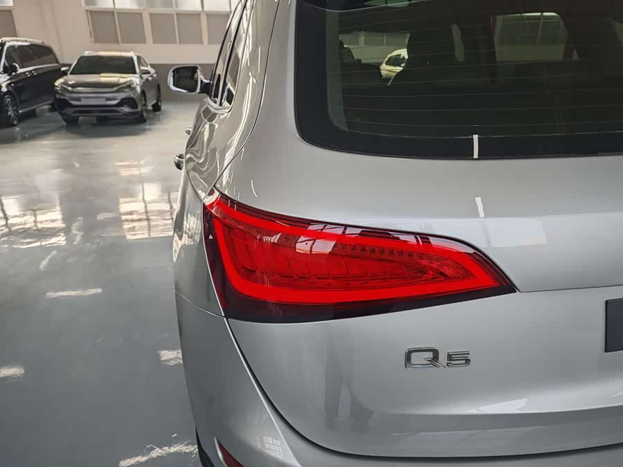 Audi Q5 2015 изображение автомобиля #17