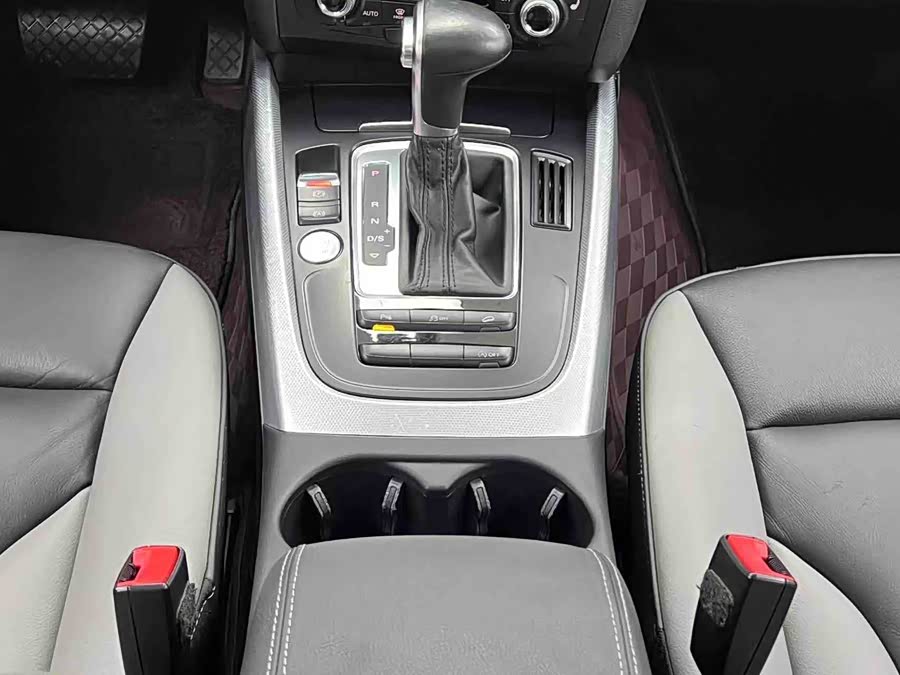 Audi Q5 2018 car image #17