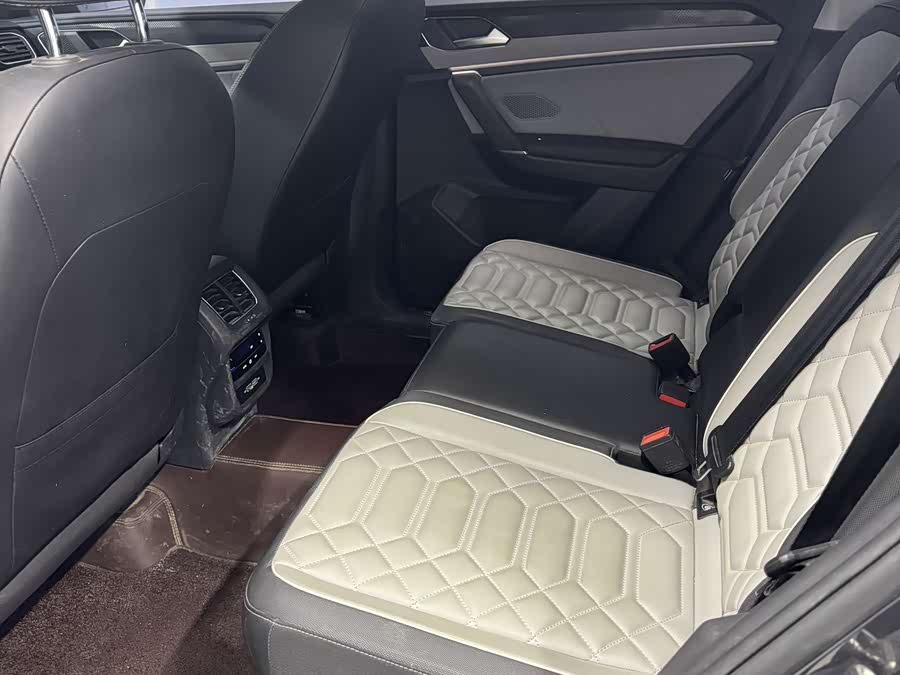 Volkswagen Tayron 2023 immagine di auto #17