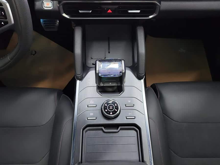 Jetour Traveller 2023 car image #17