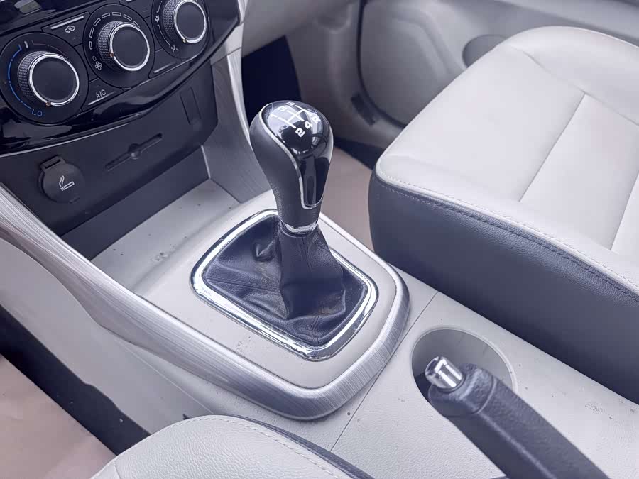 Forthing S500 2016 car image #17