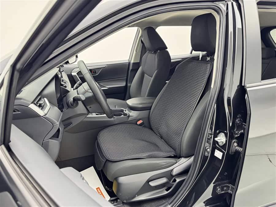 Toyota RAV4 2022 car image #17
