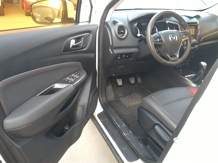 Changan CS15 2017 صورة سيارة #17