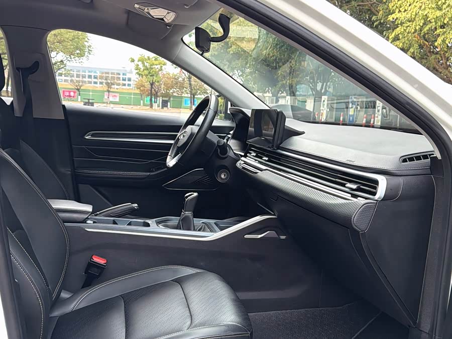 GEELY Emgrand 2021 car image #17