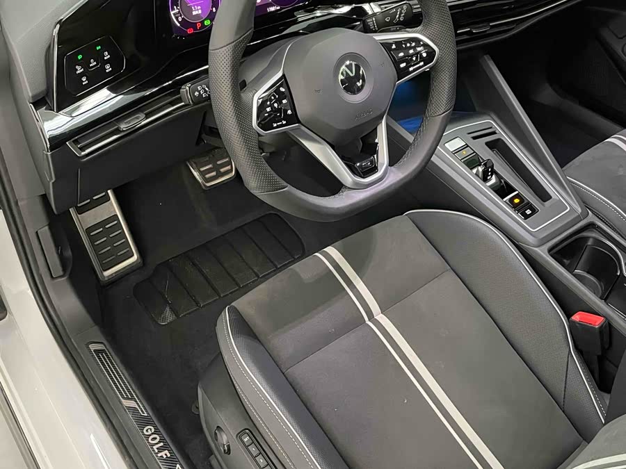 Volkswagen Golf 2021 car image #17