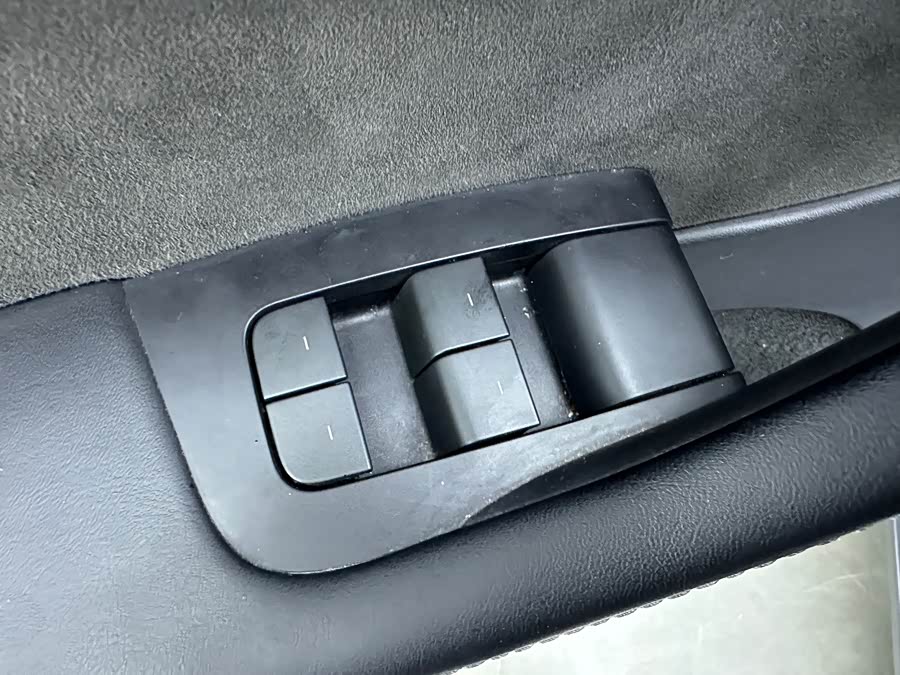Tesla Model Y 2023 #17 Tesla Model Y 2023 car image #17