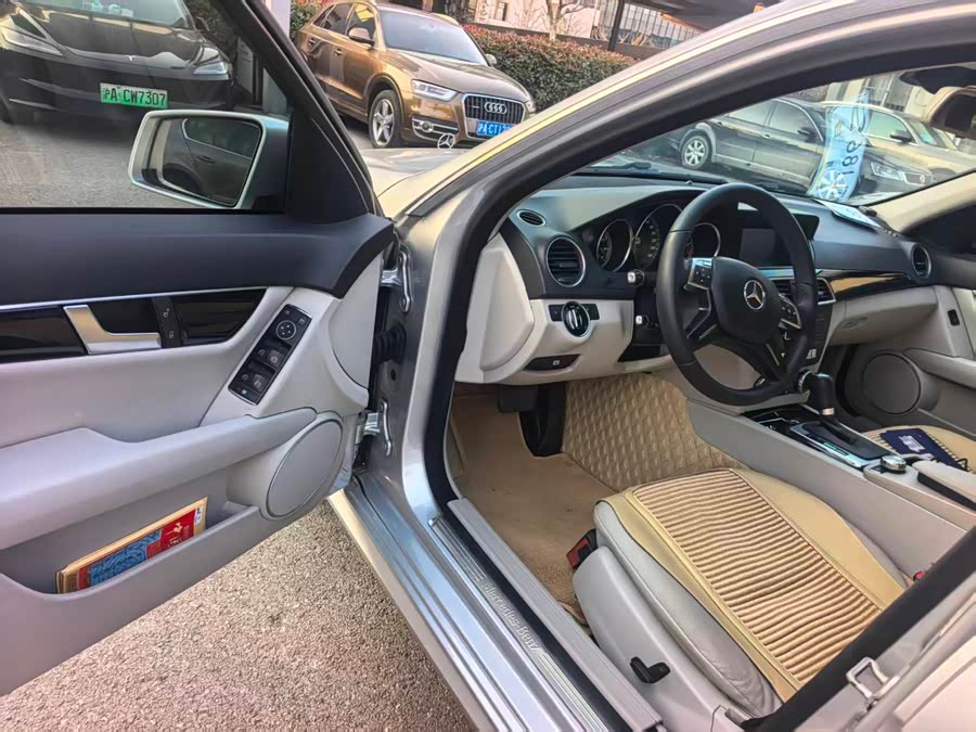 Mercedes-Benz C Class 2014 car image #17