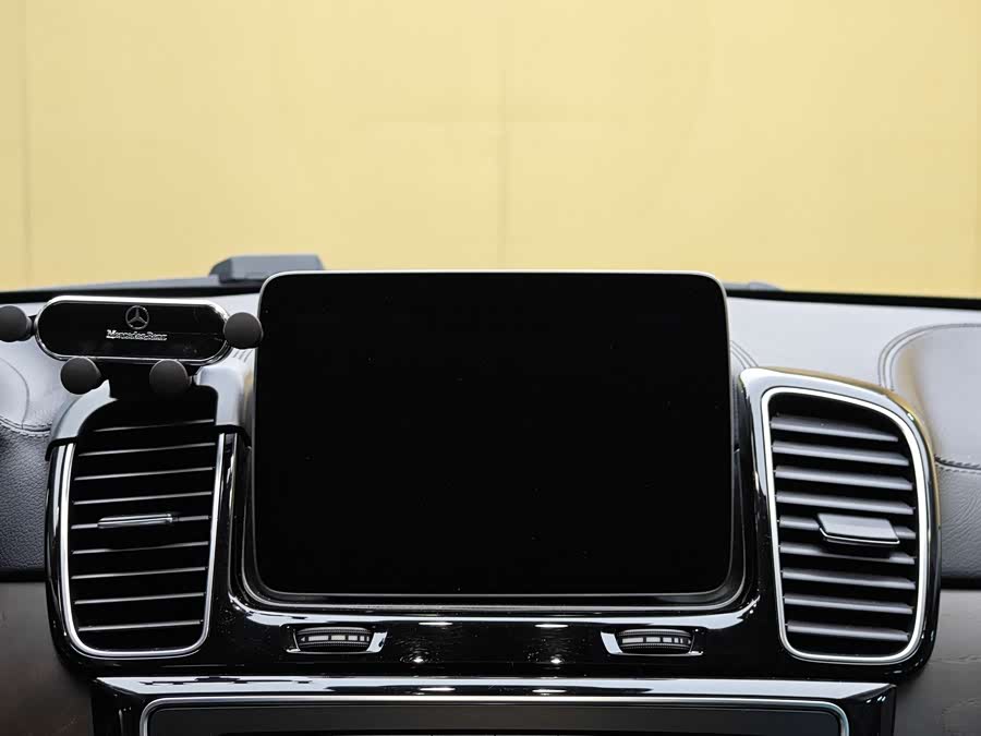 Mercedes-Benz GLE Class 2016 car image #17