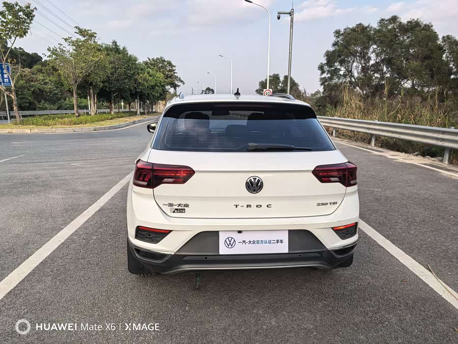 Volkswagen T-Roc 2020 car image #17