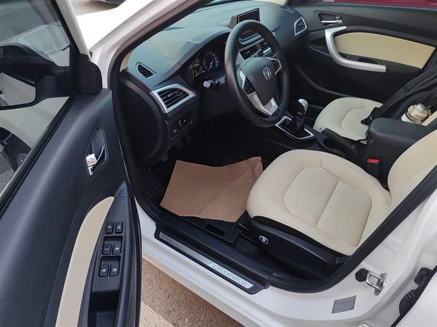 Changan Alsvin V7 2017 car image #17