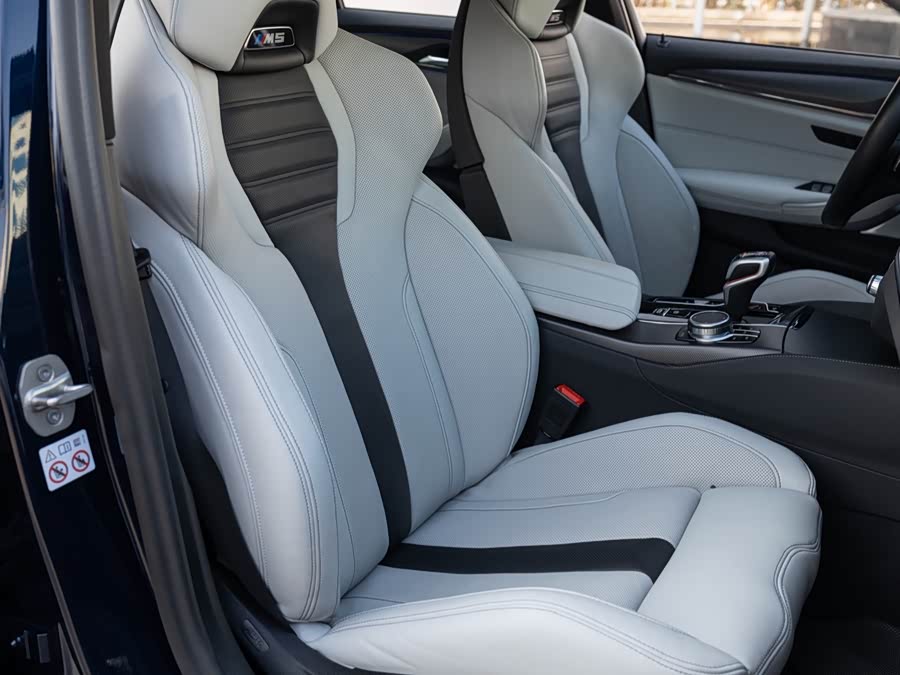 BMW M5 2023 изображение автомобиля #17