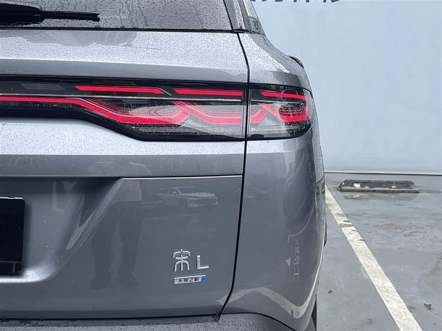 BYD SongL DM-i 2025 #17 BYD SongL DM-i 2025 car image #17