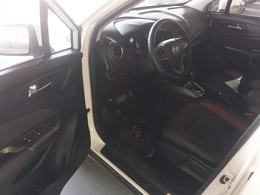 Changan CS15 2017 изображение автомобиля #17