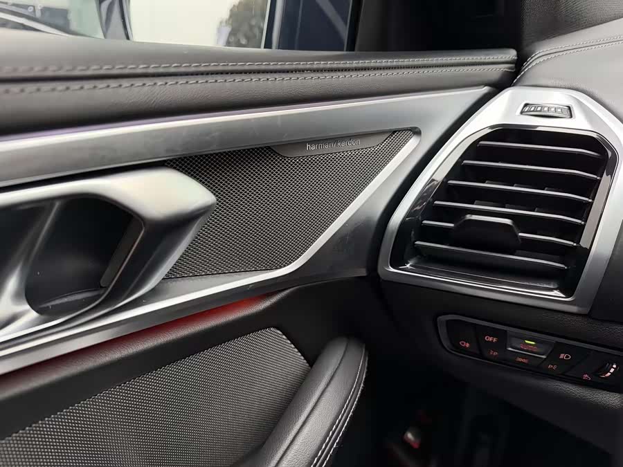 BMW 8 Series 2021 car image #17