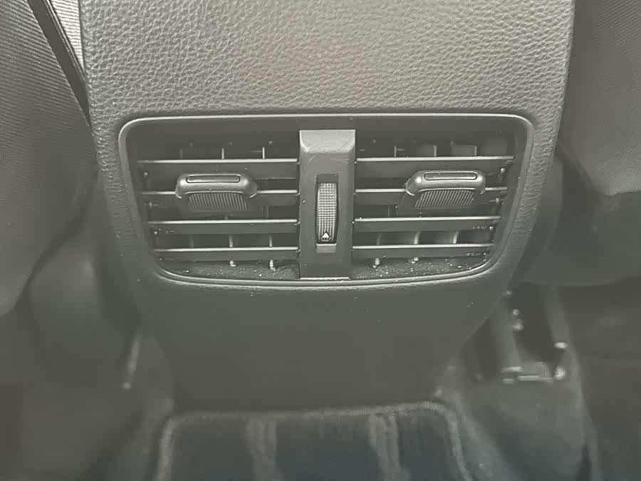 Toyota Corolla Cross 2025 immagine di auto #17