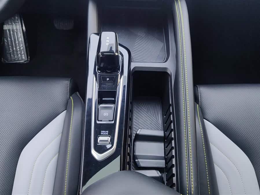 GEELY Coolray 2023 car image #17