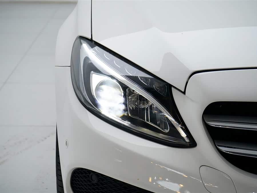 Mercedes-Benz C Class 2015 car image #17