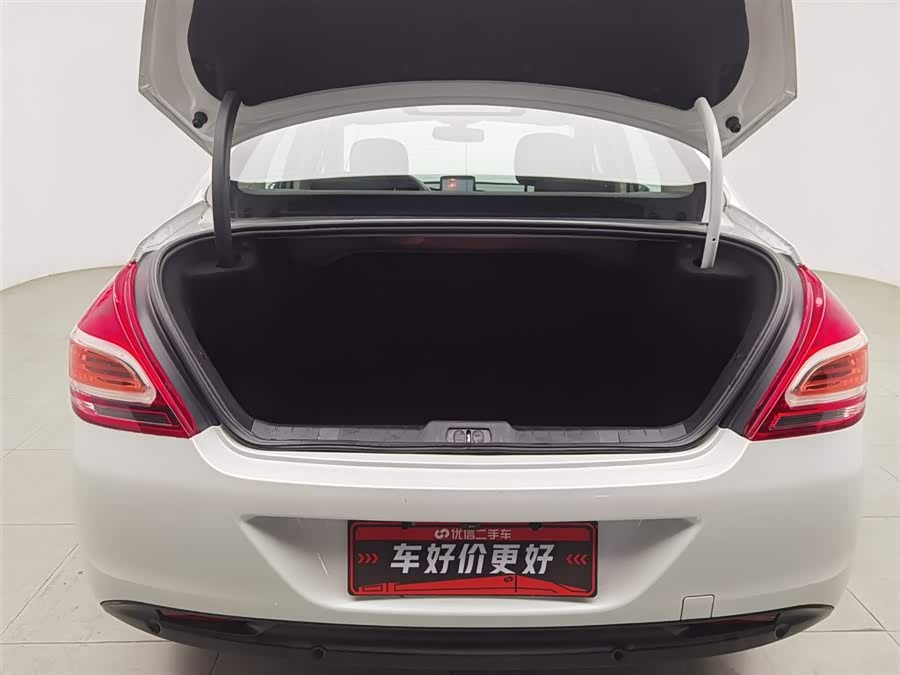 Peugeot 308 2015 car image #17