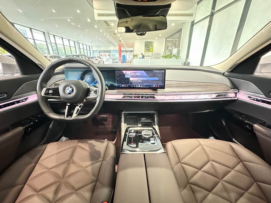 BMW 7 Series 2024 car image #17