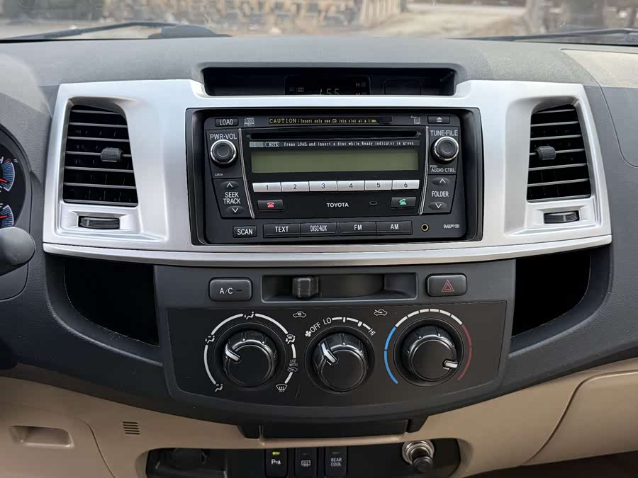 Toyota Fortuner 2016 immagine di auto #17