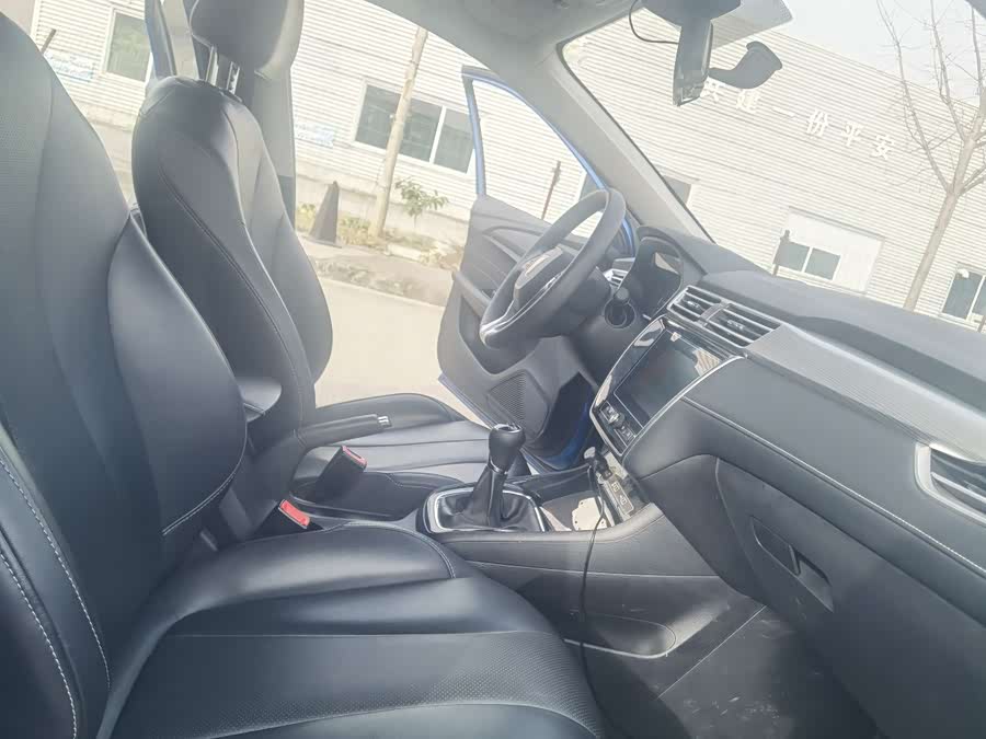 Roewe i5 2019 car image #17
