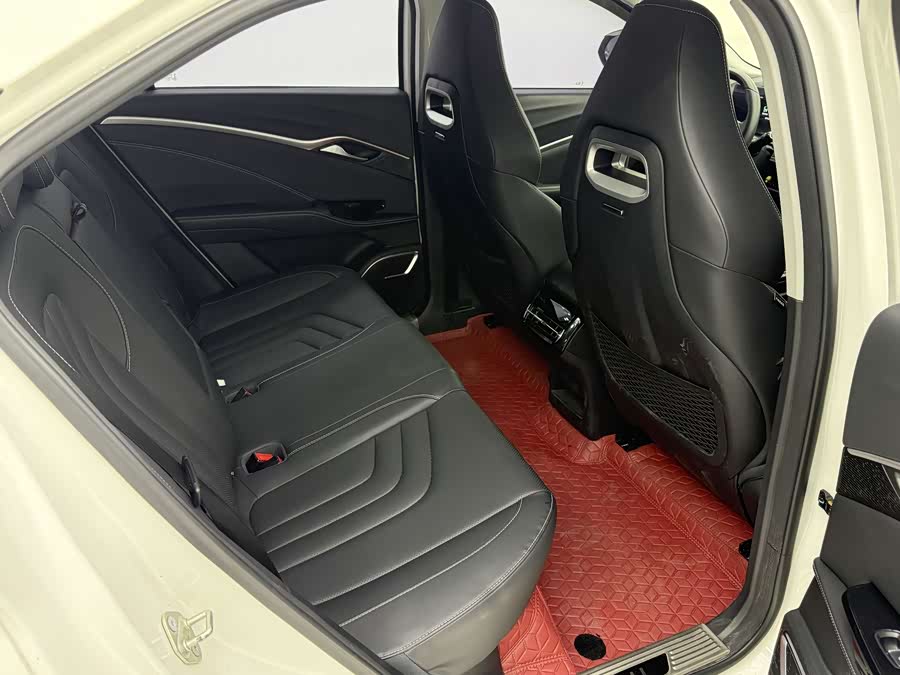 哪吒汽车 哪吒U 2022 汽车图片 #17