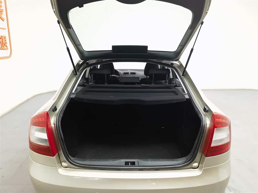 Skoda Octavia 2012 car image #17