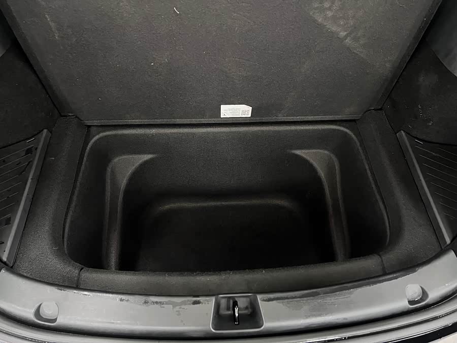 Tesla Model Y 2022 car image #17