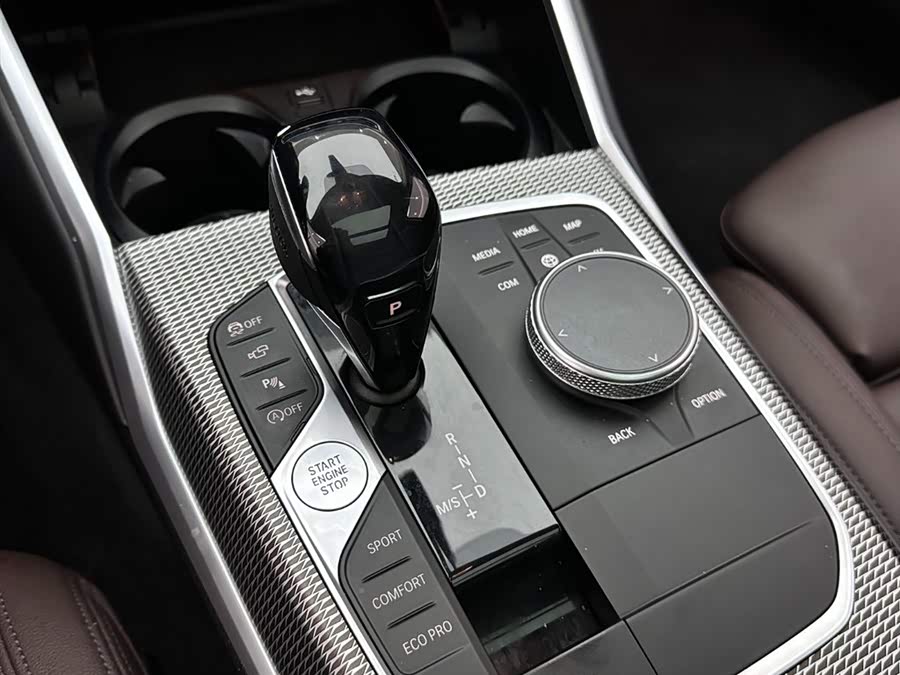 BMW 3 Series 2019 car image #17