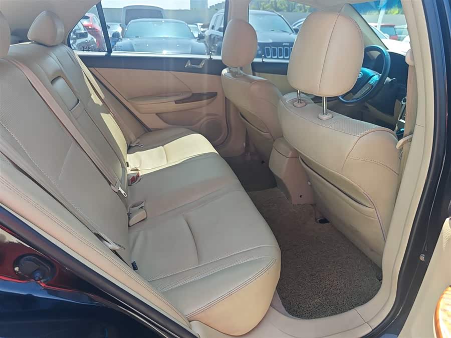 BYD G6 2013 car image #17