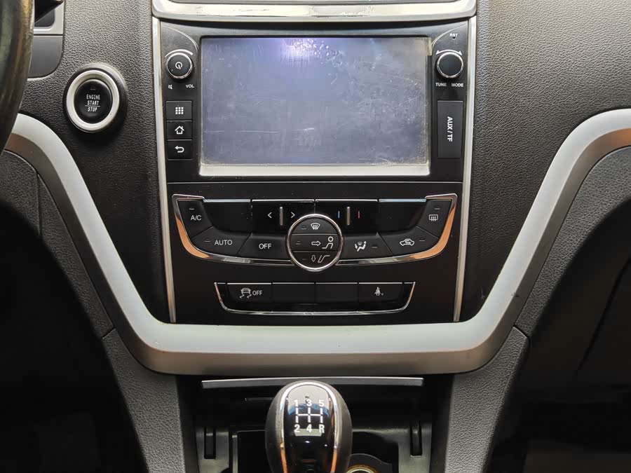 GEELY Emgrand 2015 car image #17