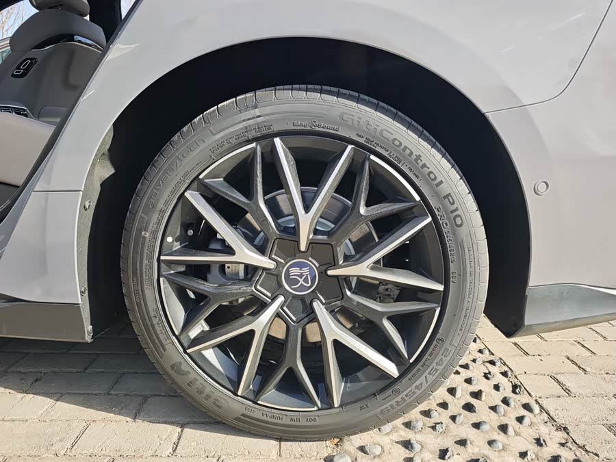BYD Han 2025 car image #17