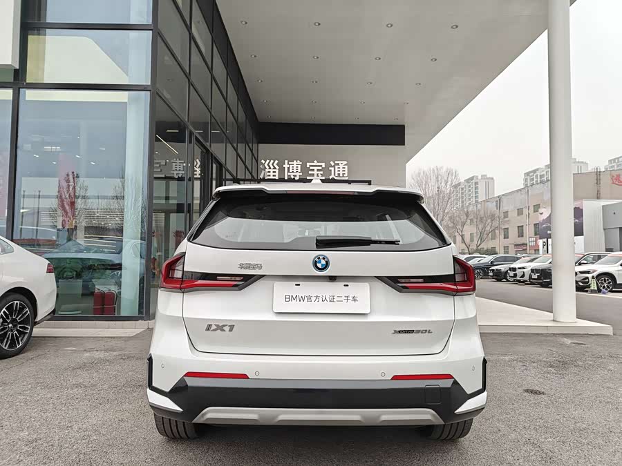 BMW iX1 2025 car image #17