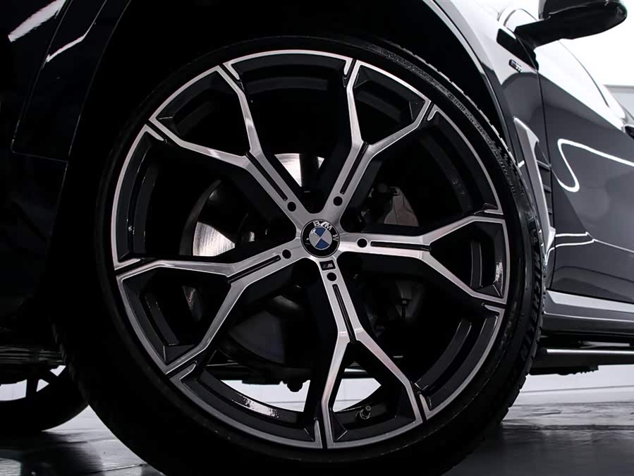 BMW X5 2024 car image #17