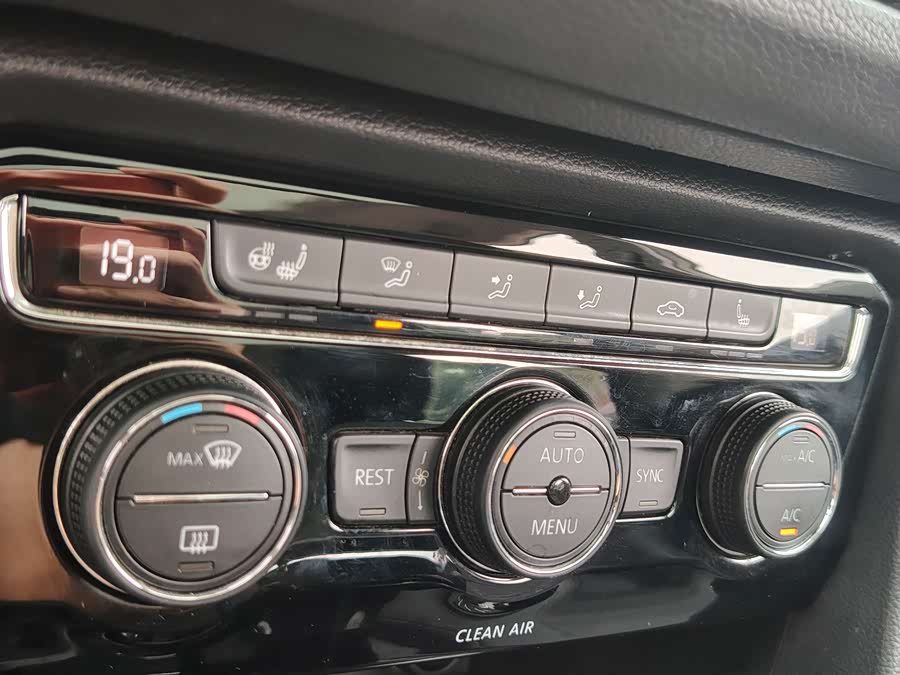 Volkswagen Tiguan L 2018 #17 Volkswagen Tiguan L 2018 car image #17