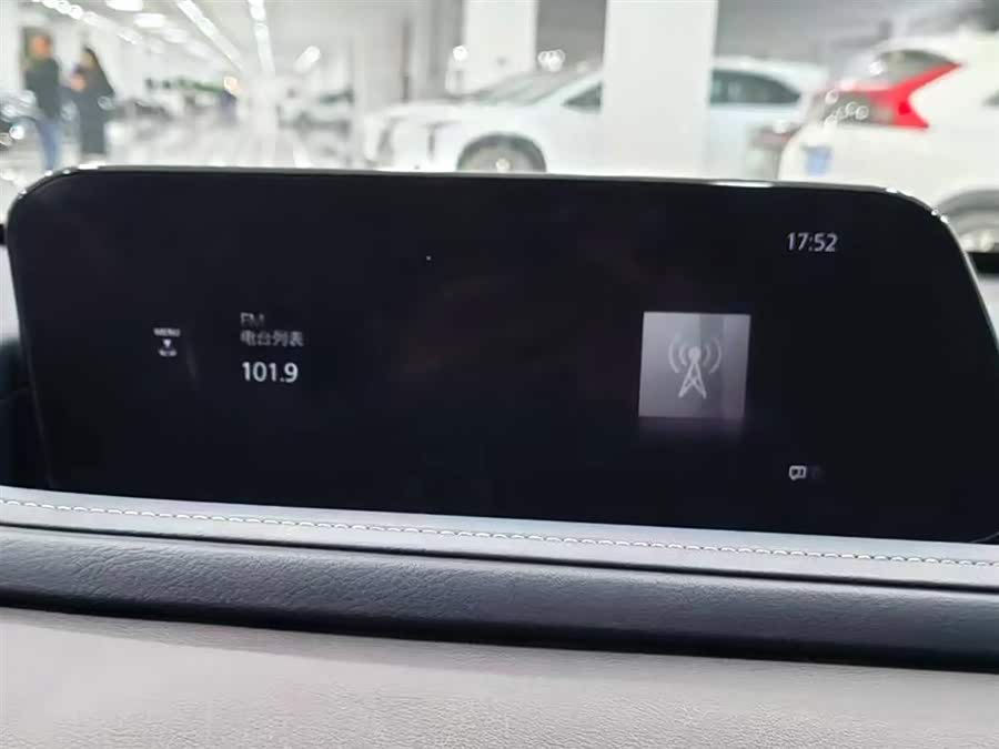Mazda CX-30 2023 immagine di auto #17